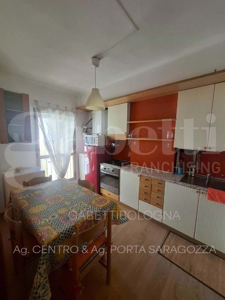 https://www.gabettibolognacentro.it/Appartamento affitto Bologna Via SAN VITALE, € 1.000, 2 camere, 45 mq, Terzo piano